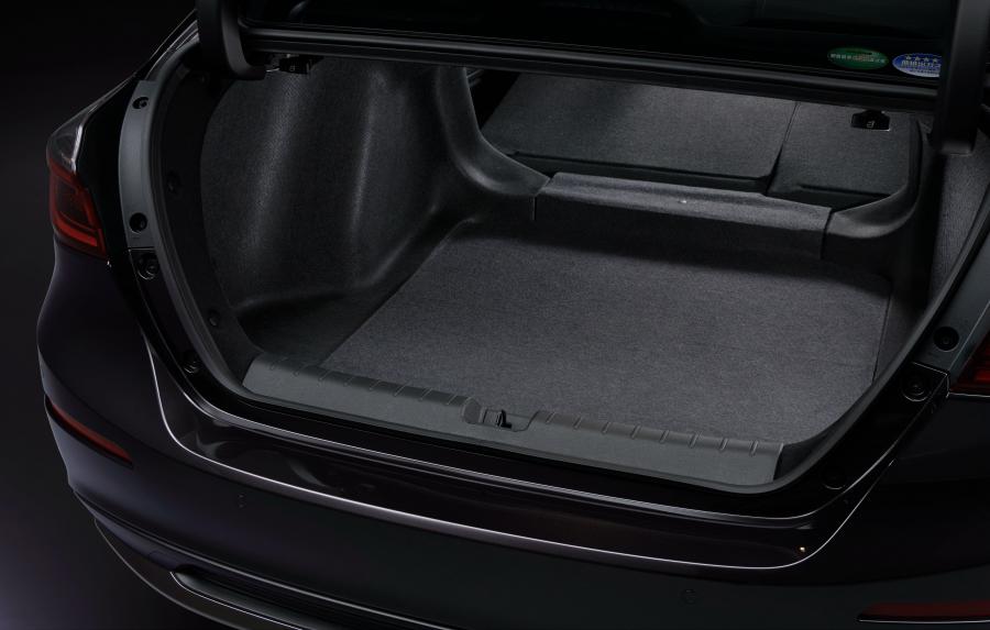 Багажник Honda Insight Hybrid EX Black Style 2018 года  (JP) (фото 9 из 20)